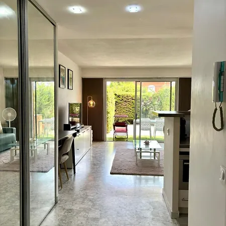 Grand Lumineux Avec Jardin Апартаменты *